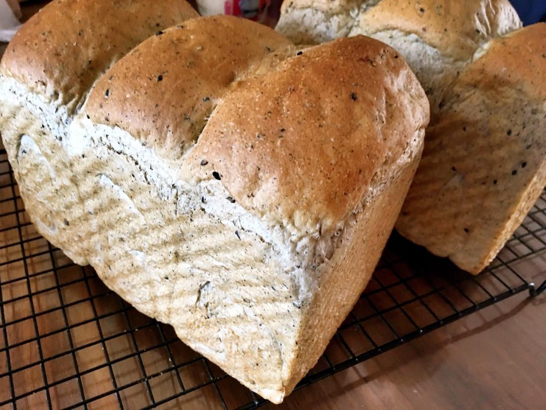 黑芝麻奶酪吐司