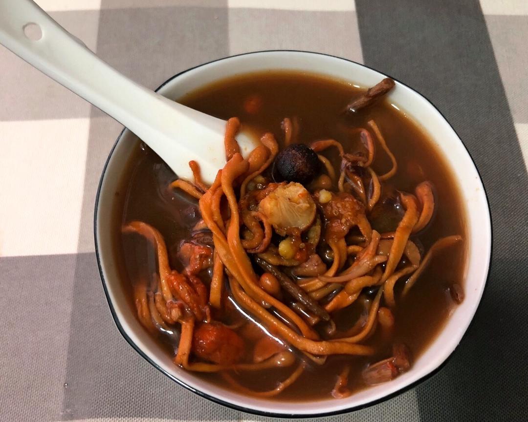 虫草花茶树菇鸡汤的做法