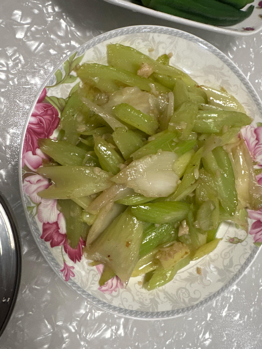 究极解油腻好菜：蒜炒西芹