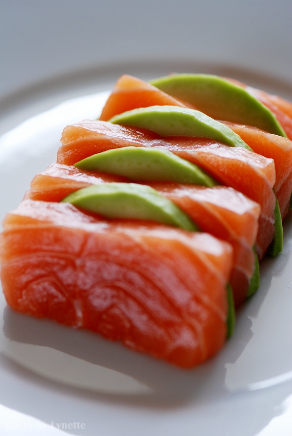运动损伤体验家做的牛油果三文鱼刺身