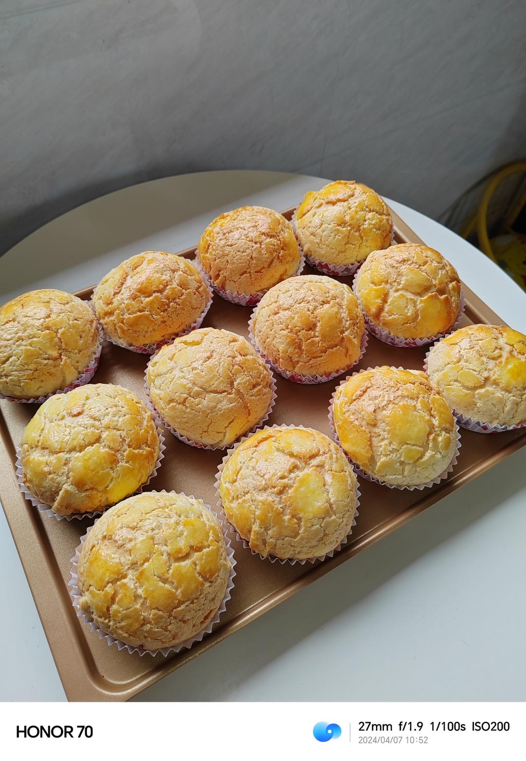 好吃到炸裂的港式菠萝包（附带制作酥皮的小视频）