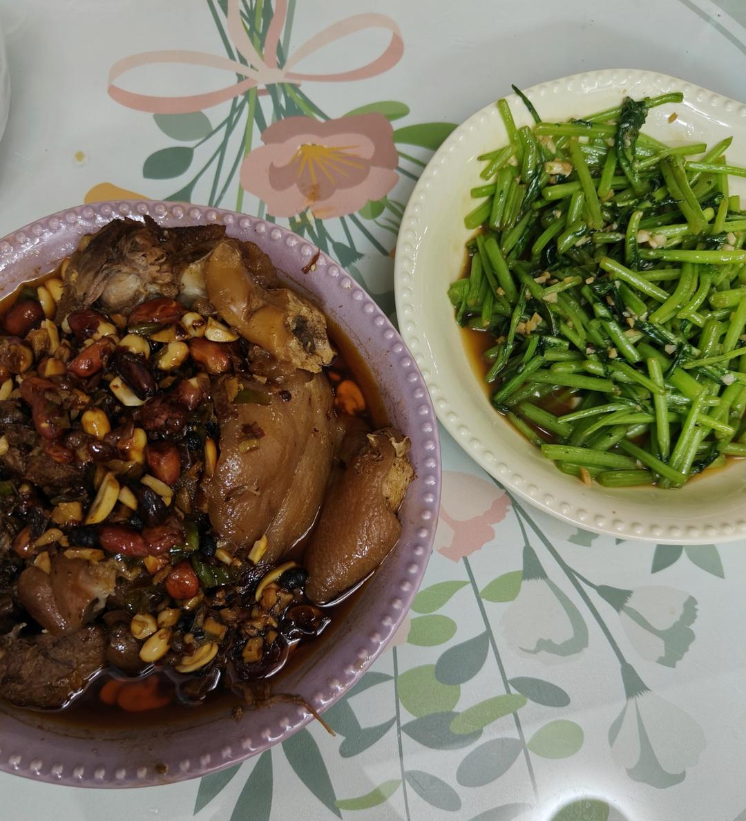 肘子浇汁