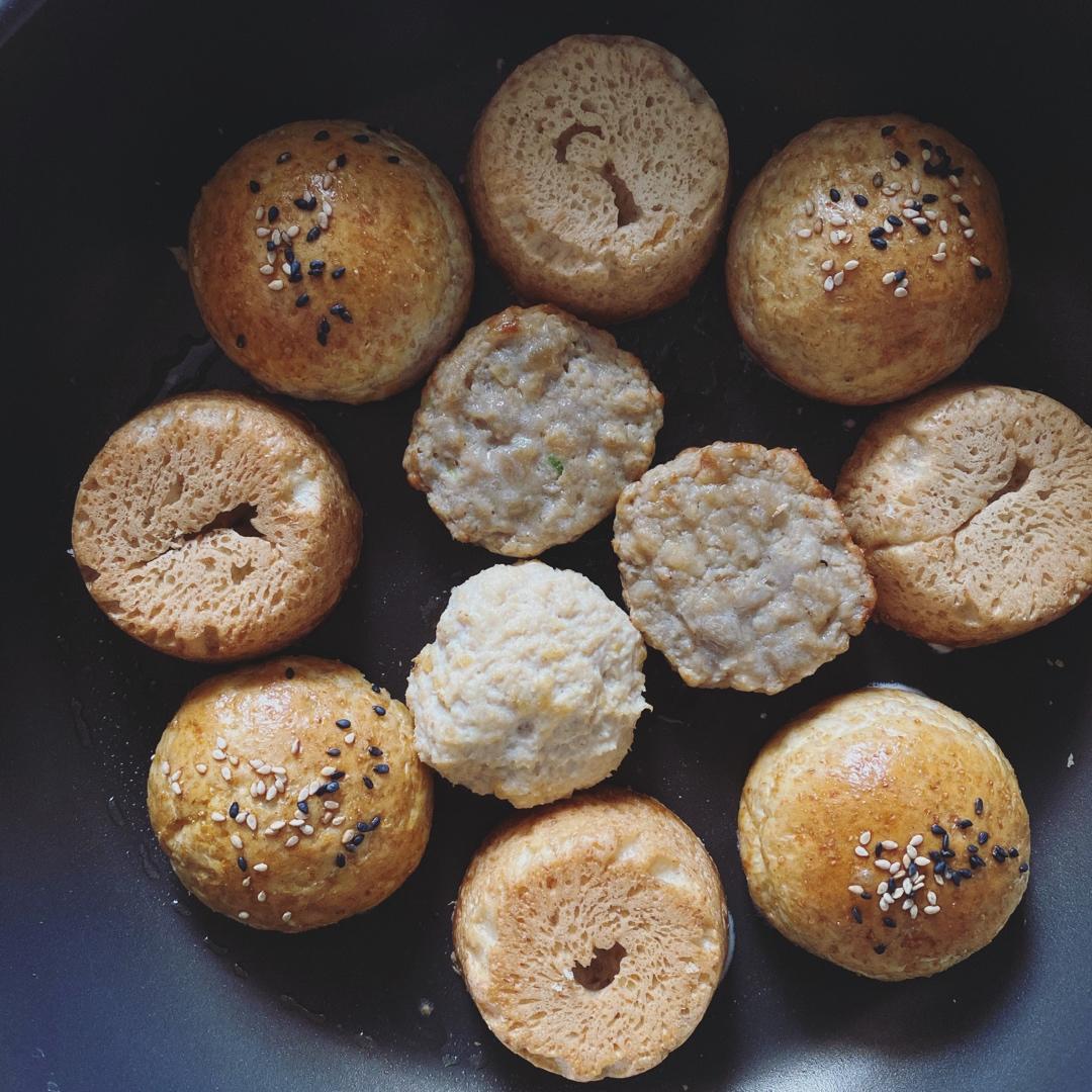 柔软的迷你汉堡胚