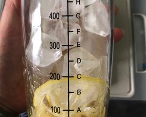 一分钟就能做成一杯柠檬气泡水、百香果气泡水的做法 步骤7