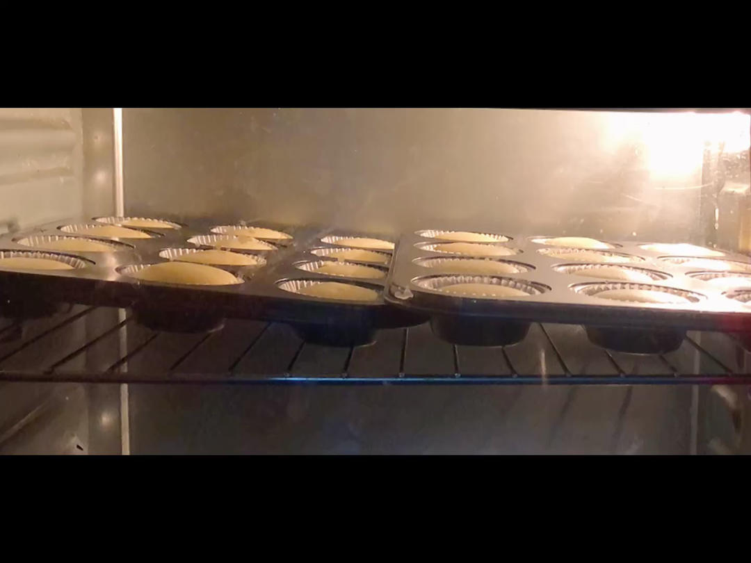 不回缩的迷你戚风小纸杯蛋糕