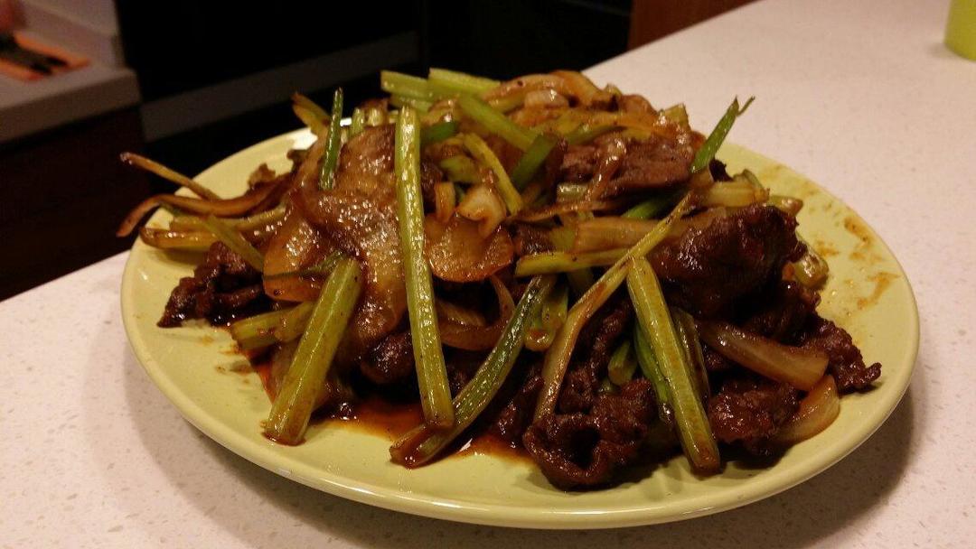 超级下饭菜 洋葱芹菜炒牛肉 老干妈版