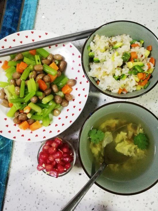 芹菜炝拌五香花生米