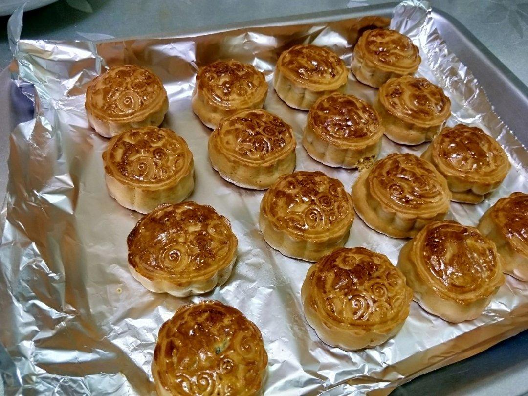 广式豆沙蛋黄月饼