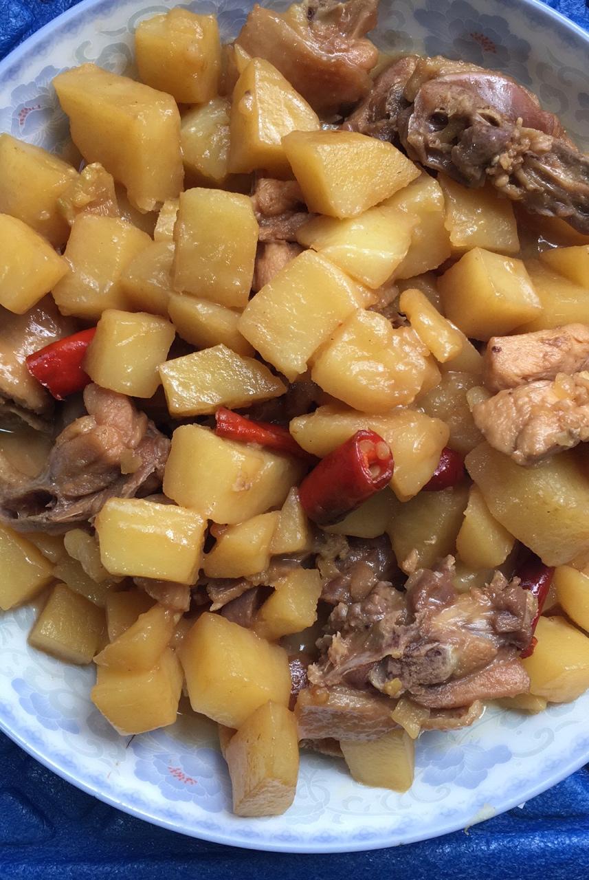 土豆炖鸡块