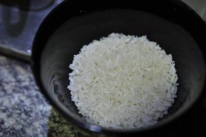 松茸香米粥的做法 步骤1