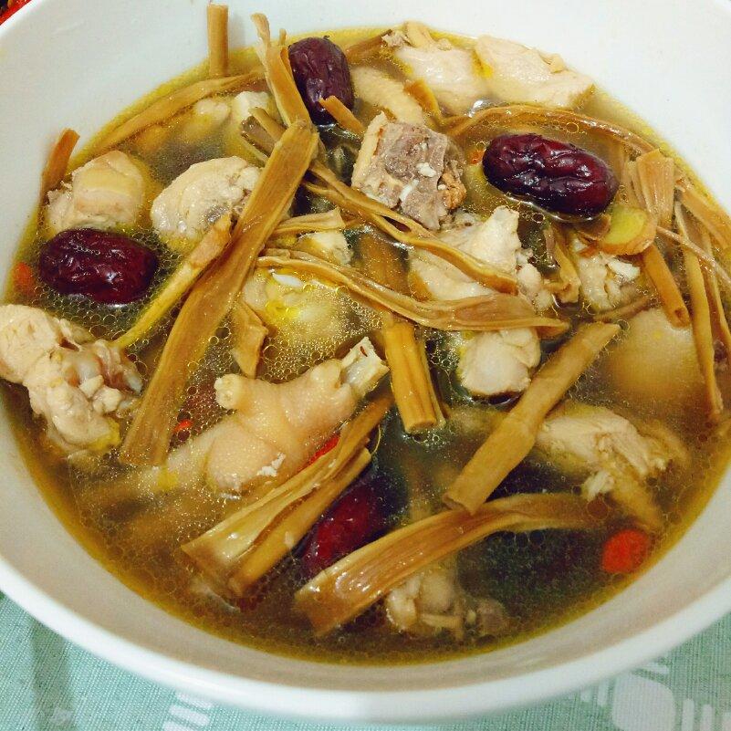 旷小露做的笋干炖鸡