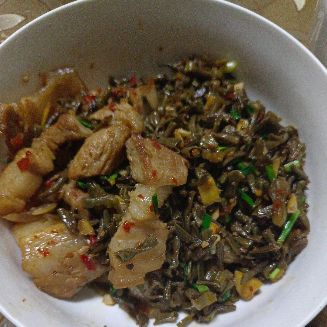 这个干豆角烧五花肉，真的太太太费米饭了🤣