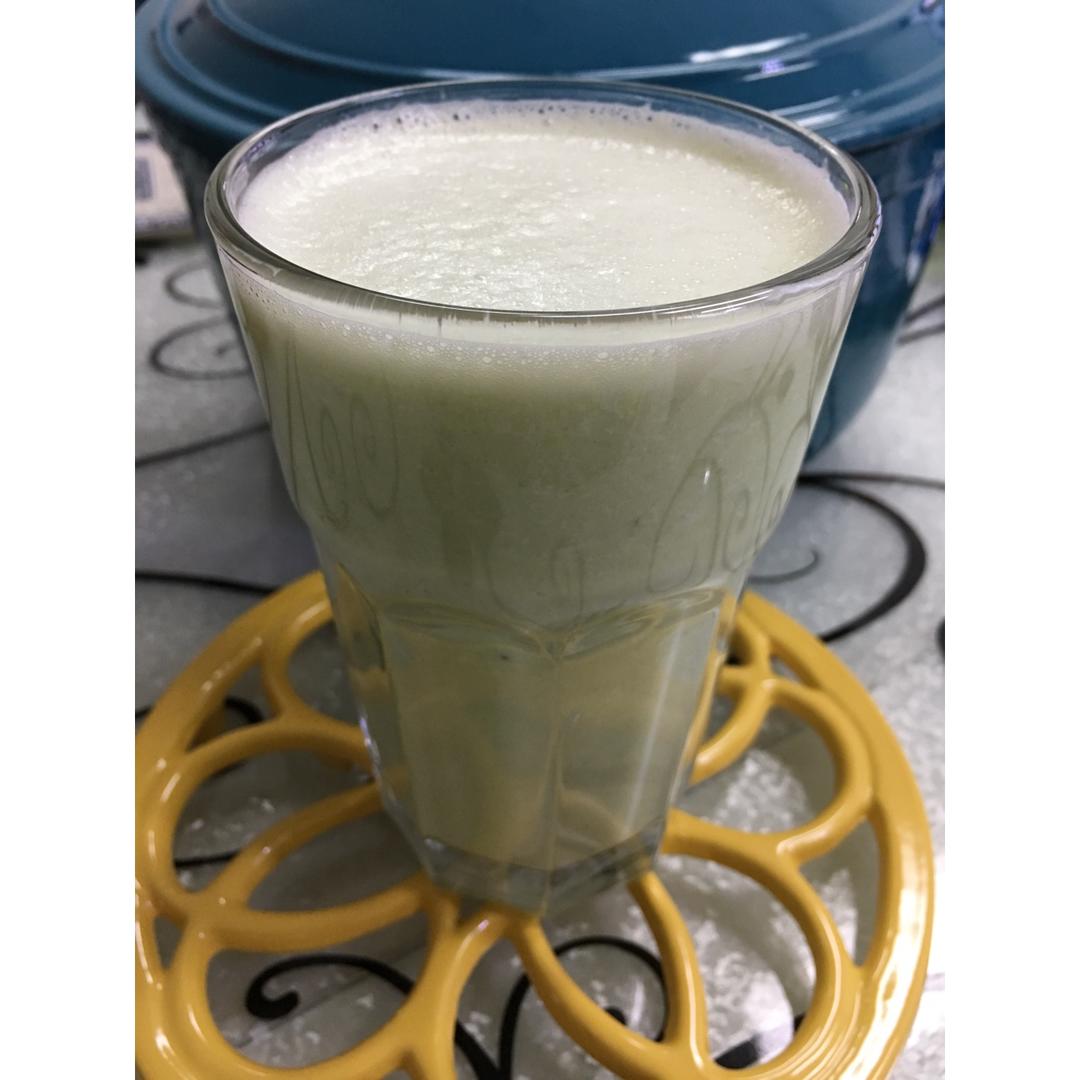 牛油果香蕉牛奶