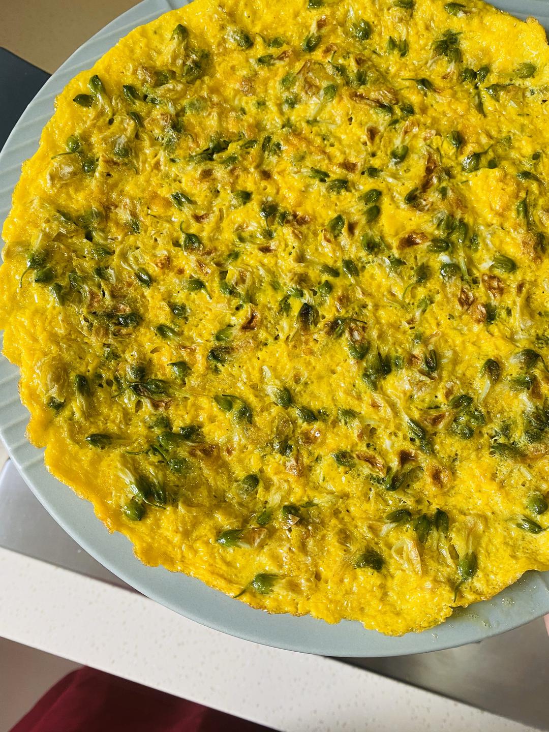 金光灿灿的槐花煎蛋饼的做法