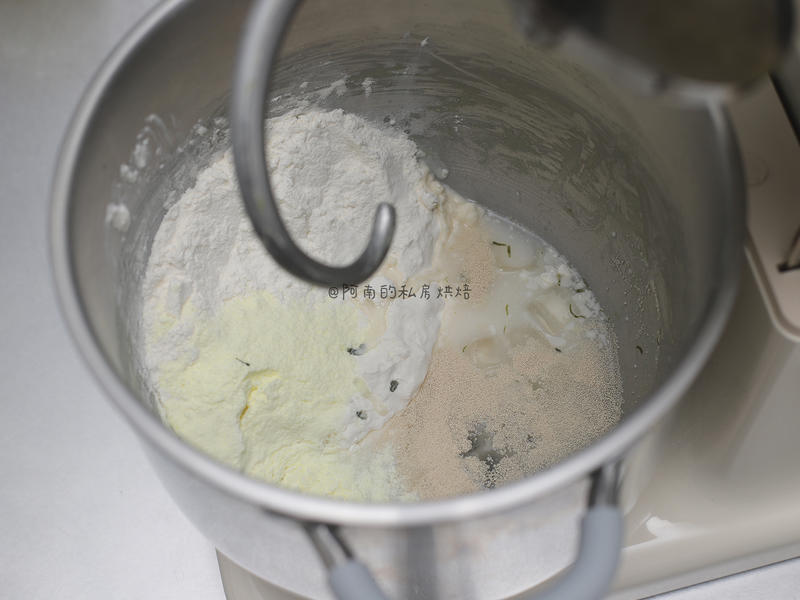 纯奶手撕吐司的做法 步骤1