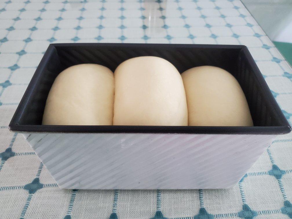 用烤箱自己做面包--手工牛奶吐司面包