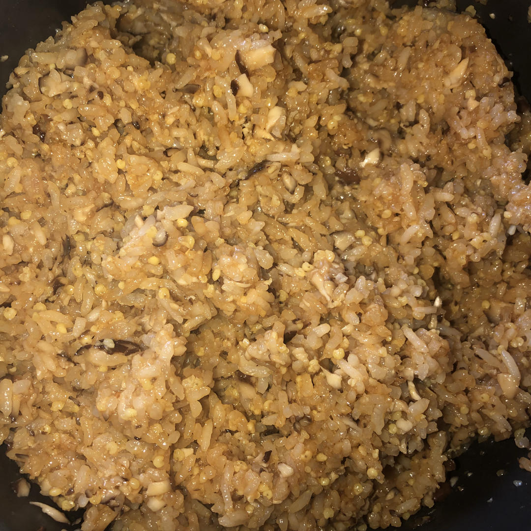 电饭锅香菇香肠饭(●´∀｀●)