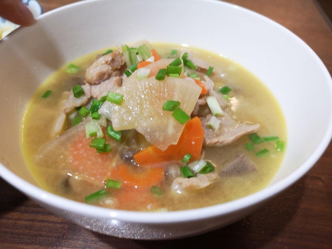 豚汁(猪肉味噌汤)