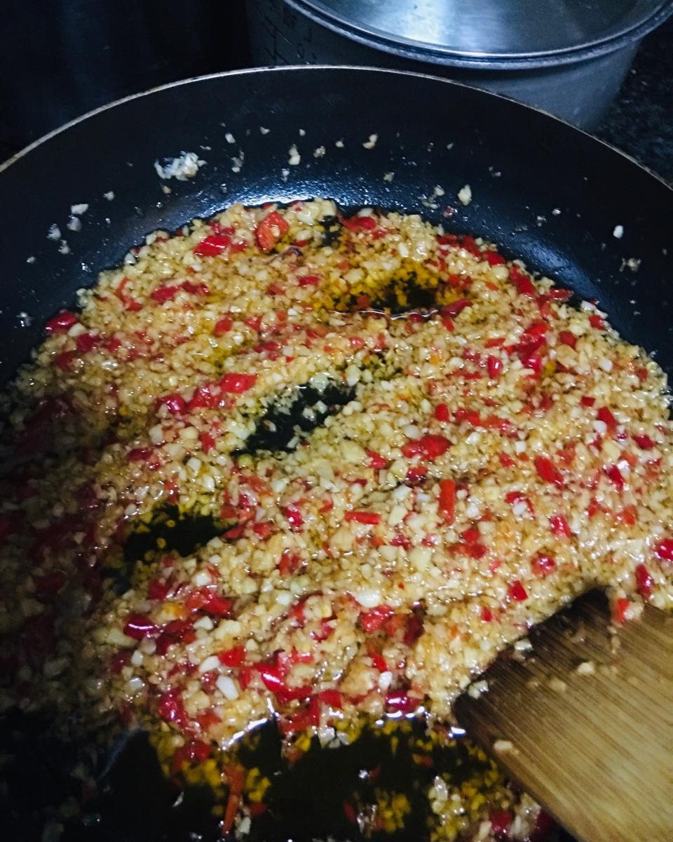 烤生蚝 生蚝好吃关键是蒜茸做得好