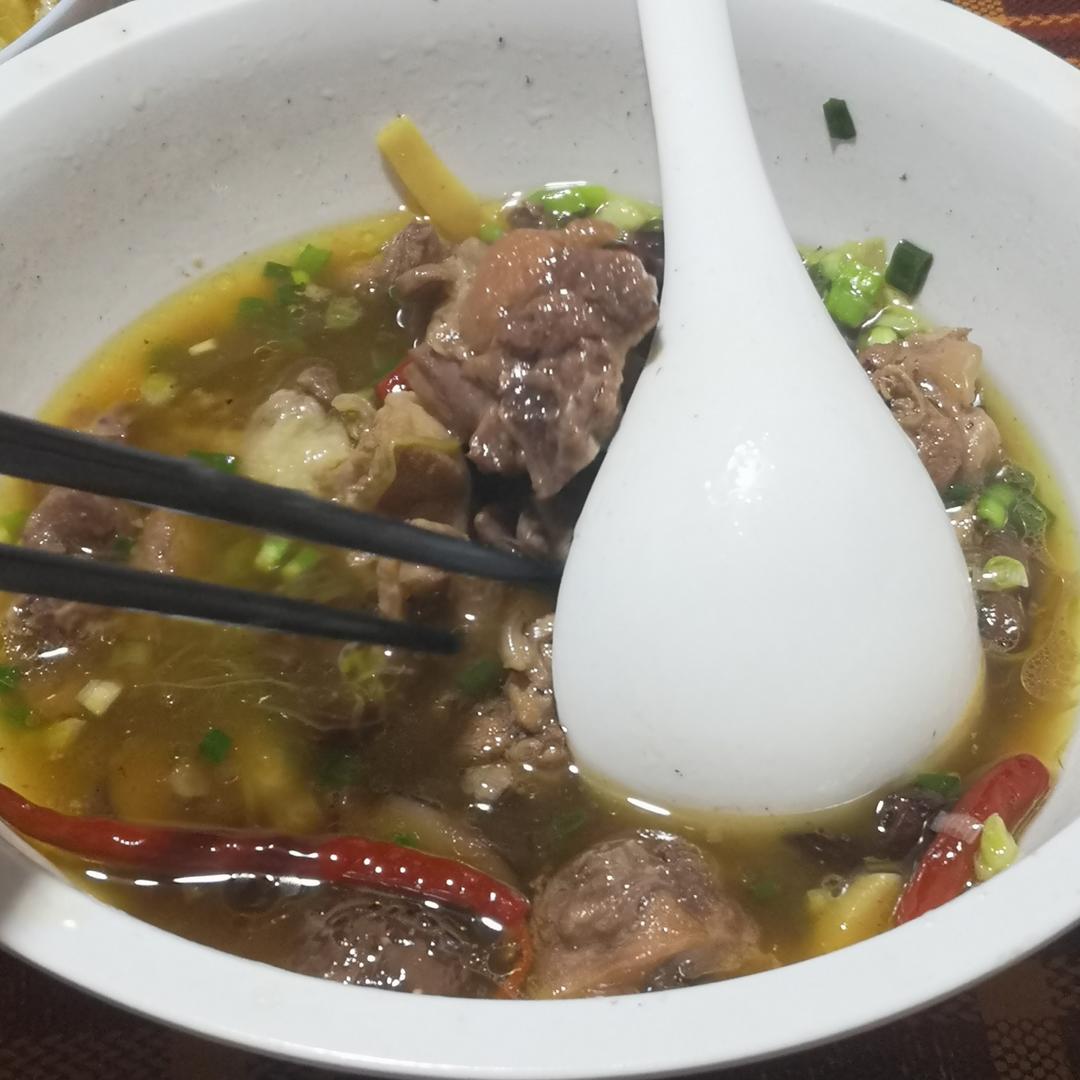 小鸡炖蘑菇(注意一步操作就香气沁人)