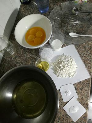电饭煲做蛋糕  戚风蛋糕（发特别高）  小增菜谱的做法 步骤1