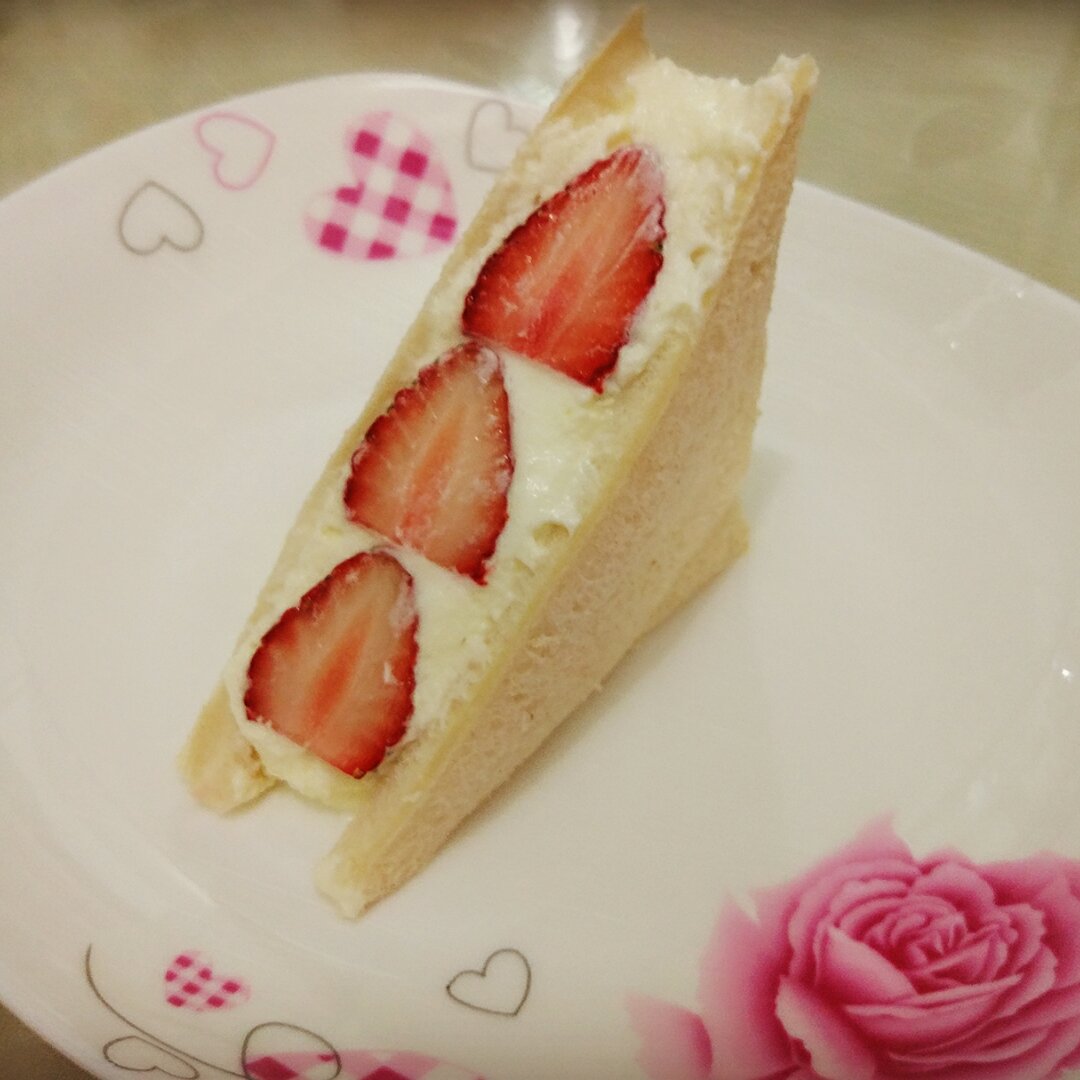 草莓奶油三明治