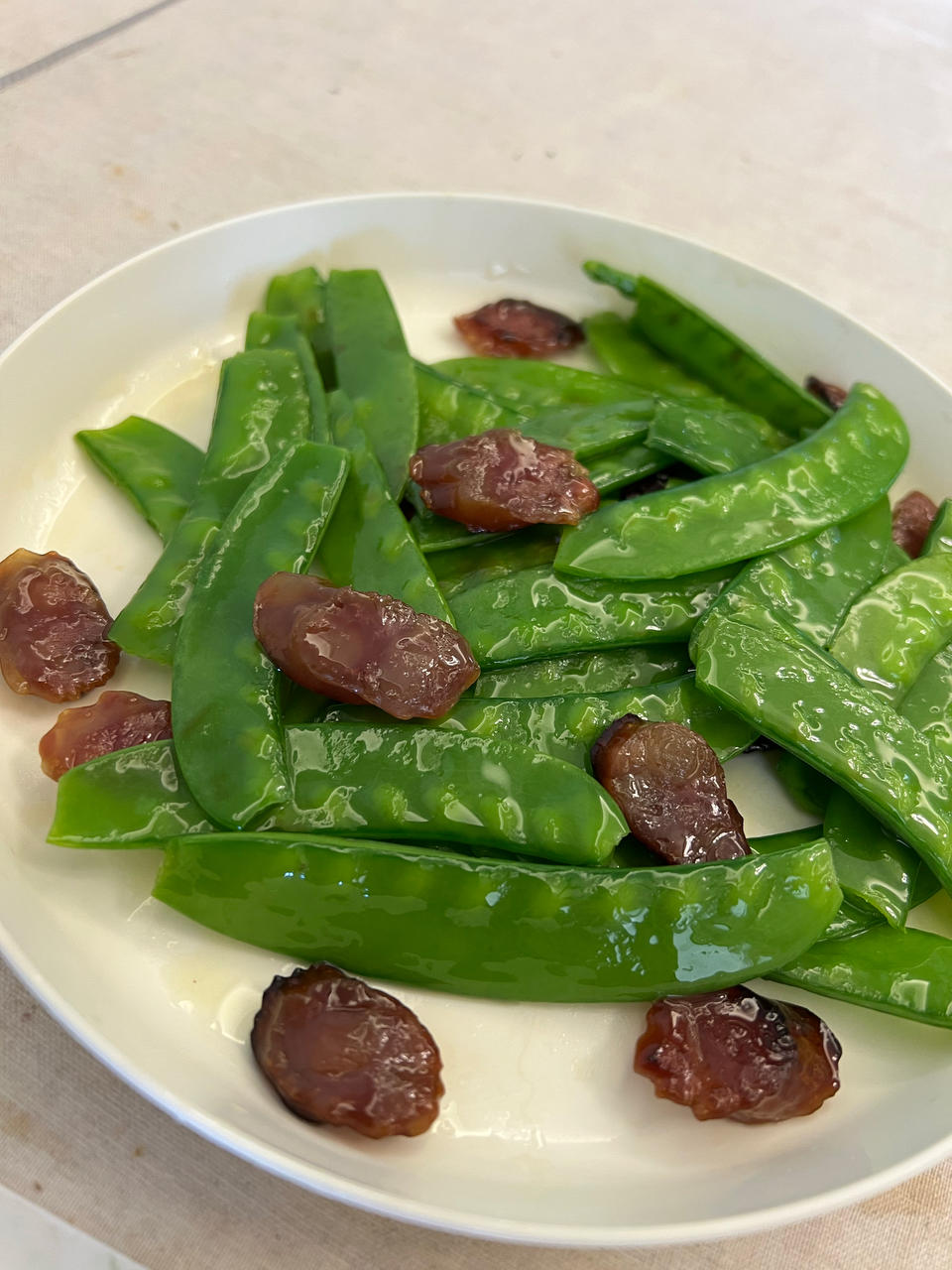 无比简单的荷兰豆炒腊肠，营养又好吃～！