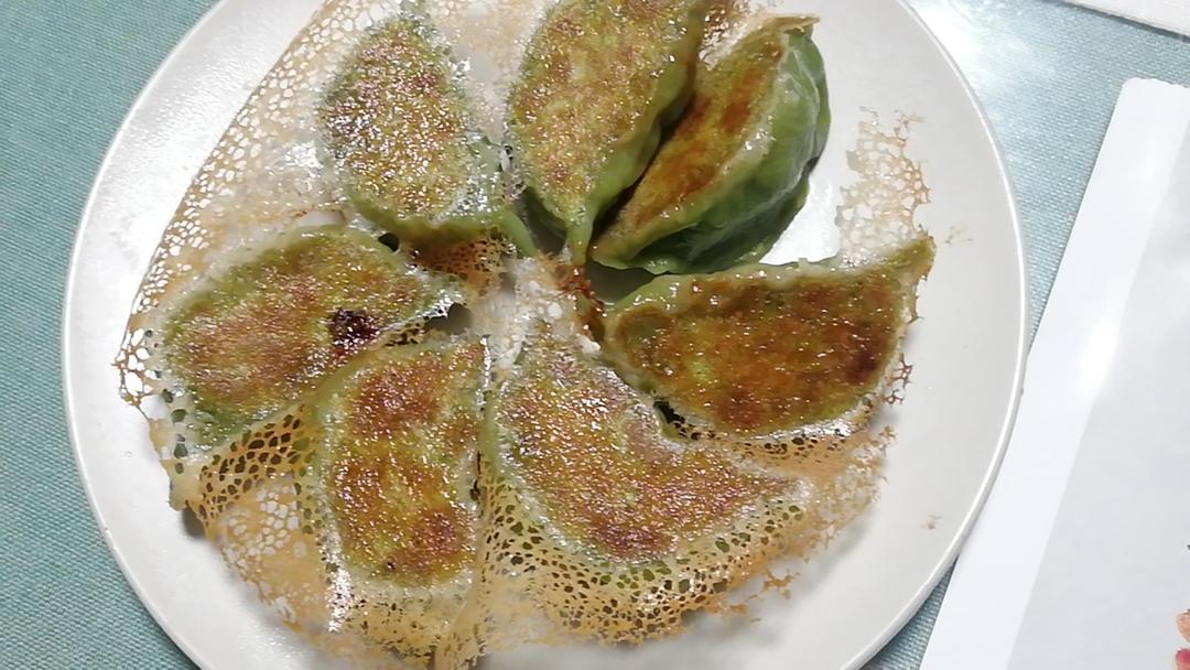 冰箱冷冻水饺做煎饺