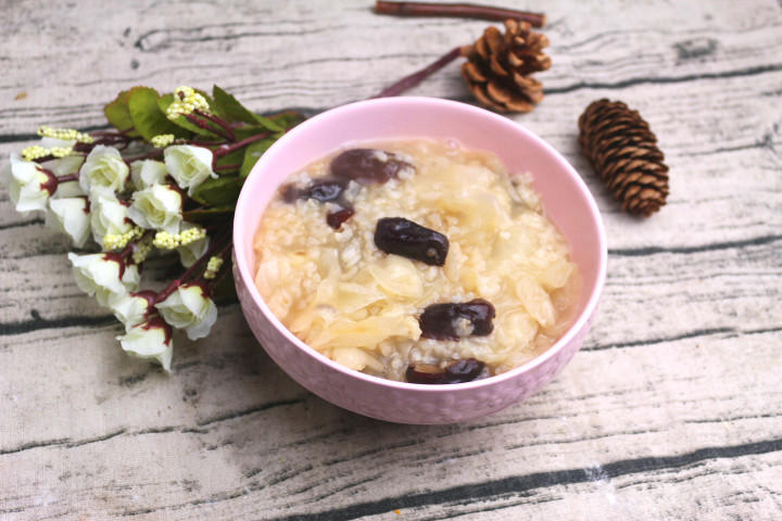 红枣银耳莲子粥