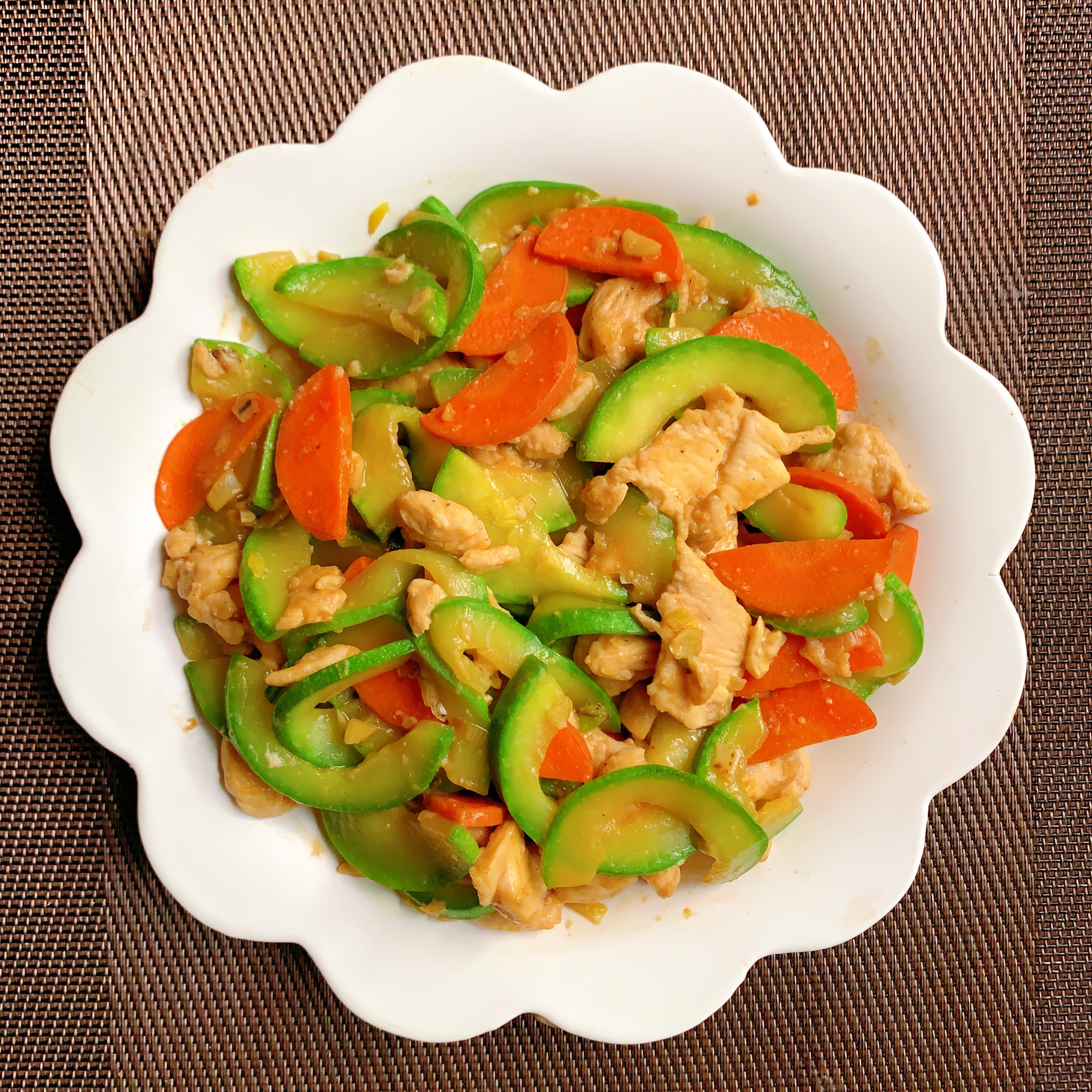 减肥快手菜—西葫芦炒鸡胸肉的做法