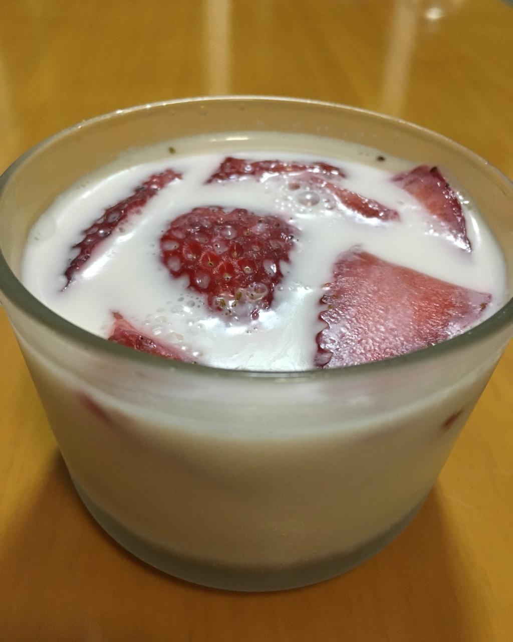 samandakong做的草莓椰奶冻