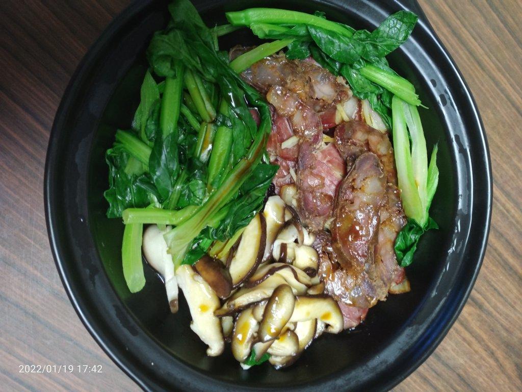 广式腊味煲仔饭