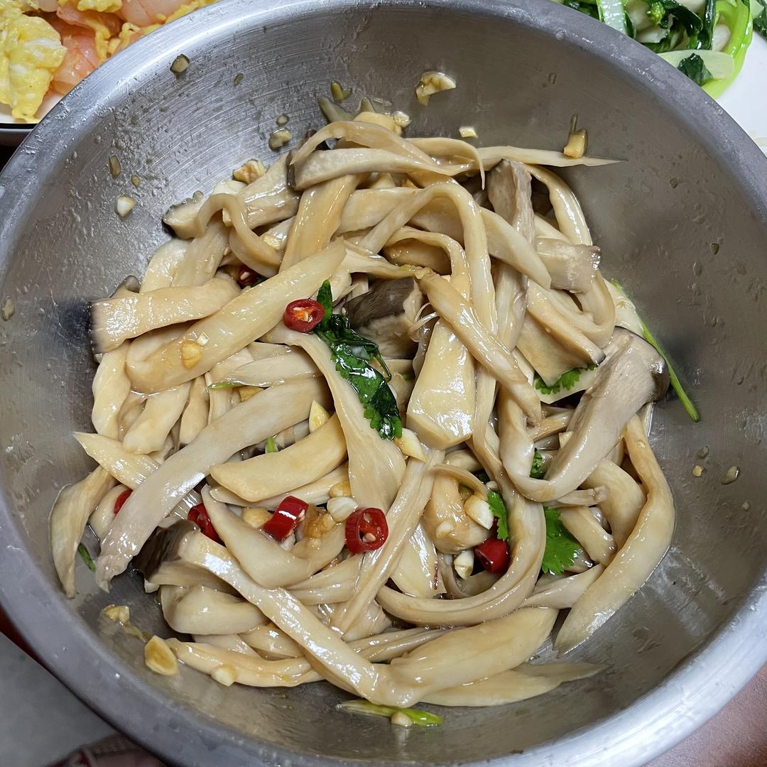 比肉还好吃的【手撕凉拌杏鲍菇】，上桌扫光光