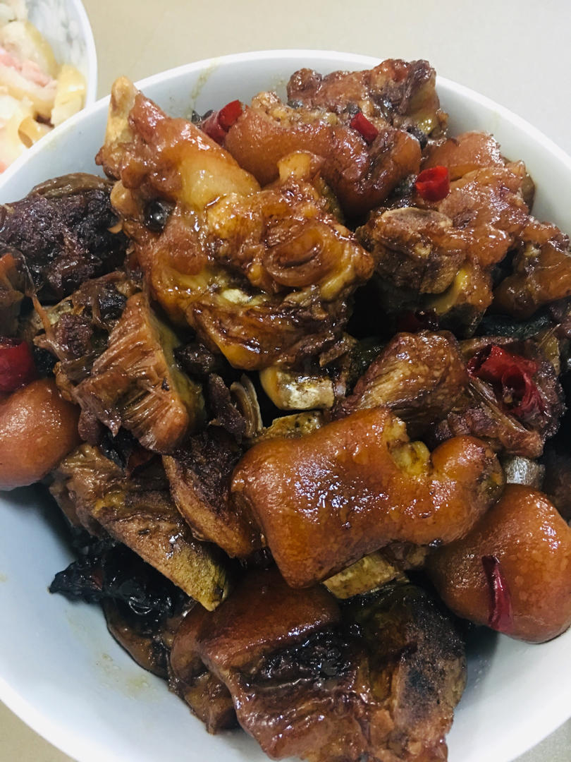 红烧猪蹄，酱香味，超级过嘴瘾的卤猪蹄