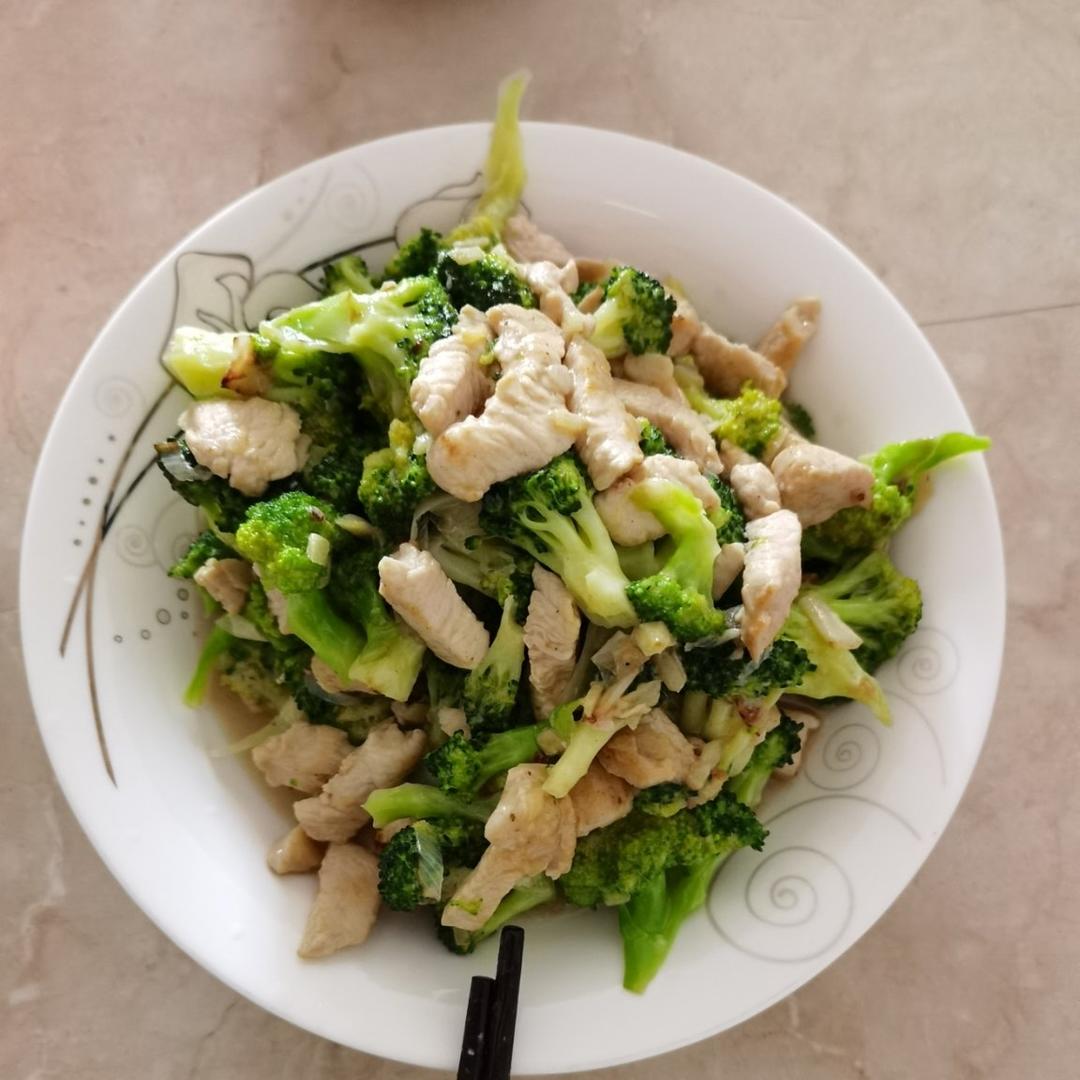 鸡胸肉炒西兰花