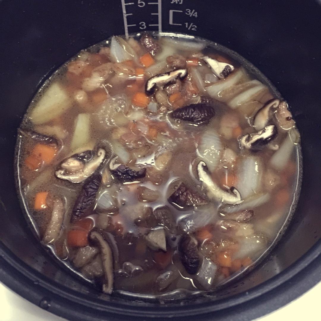 喷香羊肉焖饭
