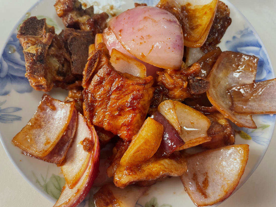 洋葱红烧排骨