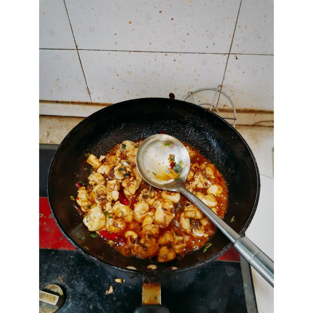 鸡腿炖土豆