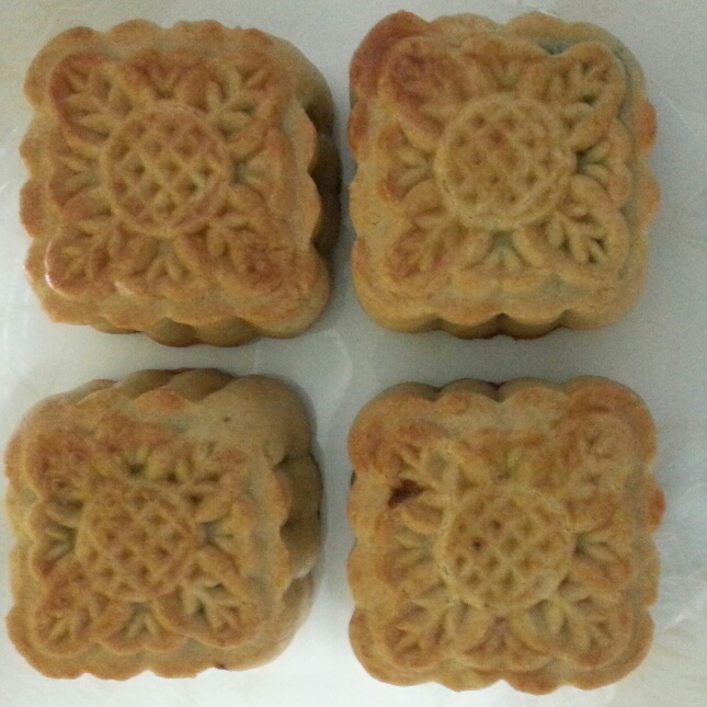 红莲蓉奶油皮月饼