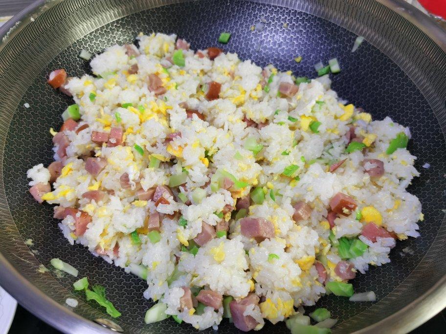 黄金火腿肠蛋炒饭
