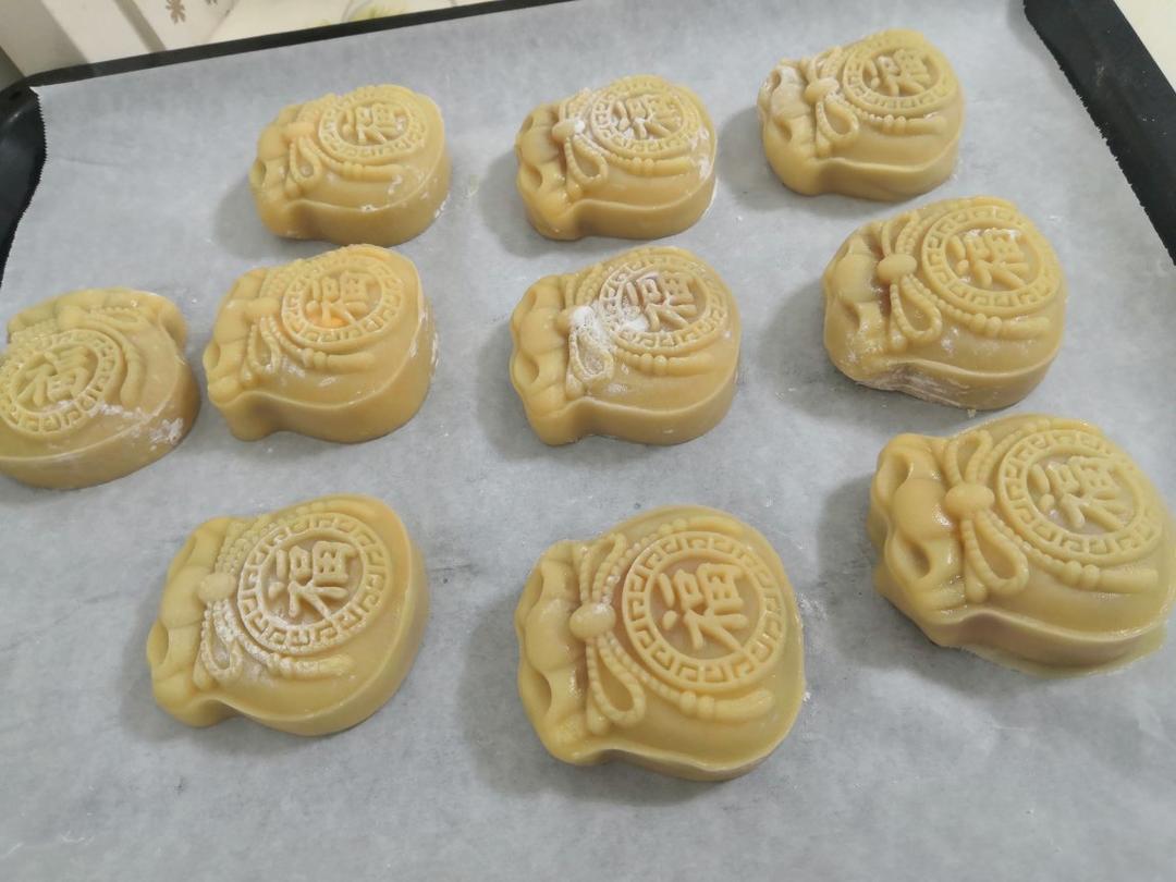 广式月饼－－蛋黄豆沙月饼