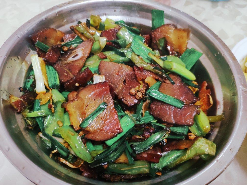 百吃不厌的湘西家常菜——腊肉炒蒜苗