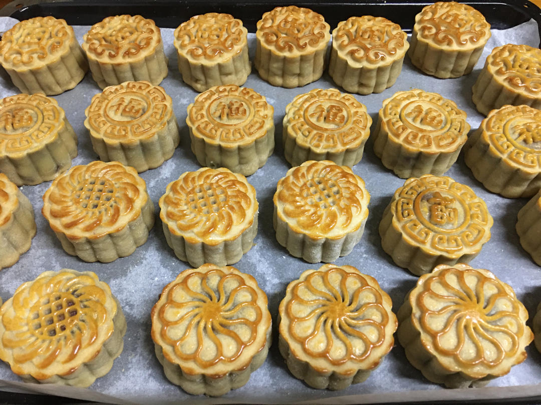 广式豆沙蛋黄月饼（步骤超详细，新手适用）