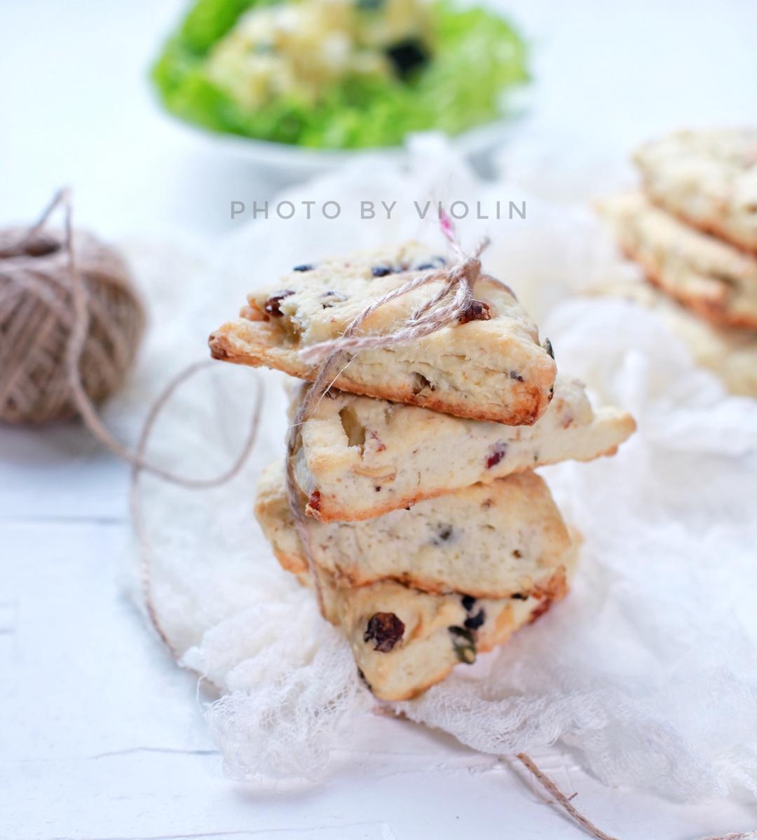 【视频】3分钟 奶油司康Scone(可能是世界上最快手的司康) 消耗淡奶油～