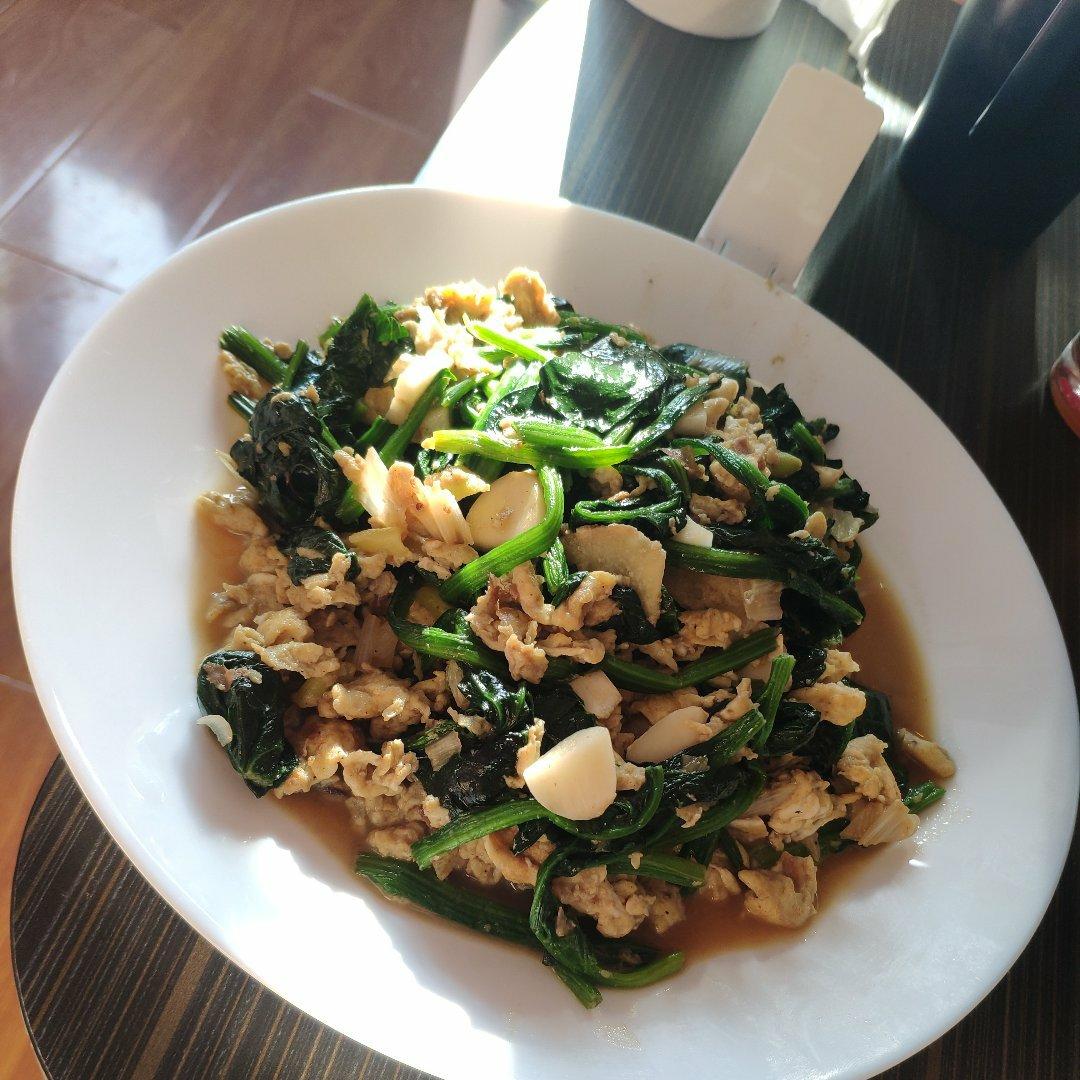 菠菜炒鸡蛋（味道香喷的秘诀）