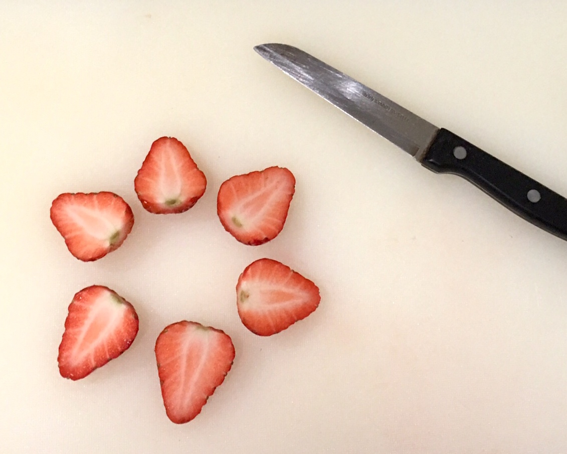 6寸草莓慕斯蛋糕的做法 步骤16