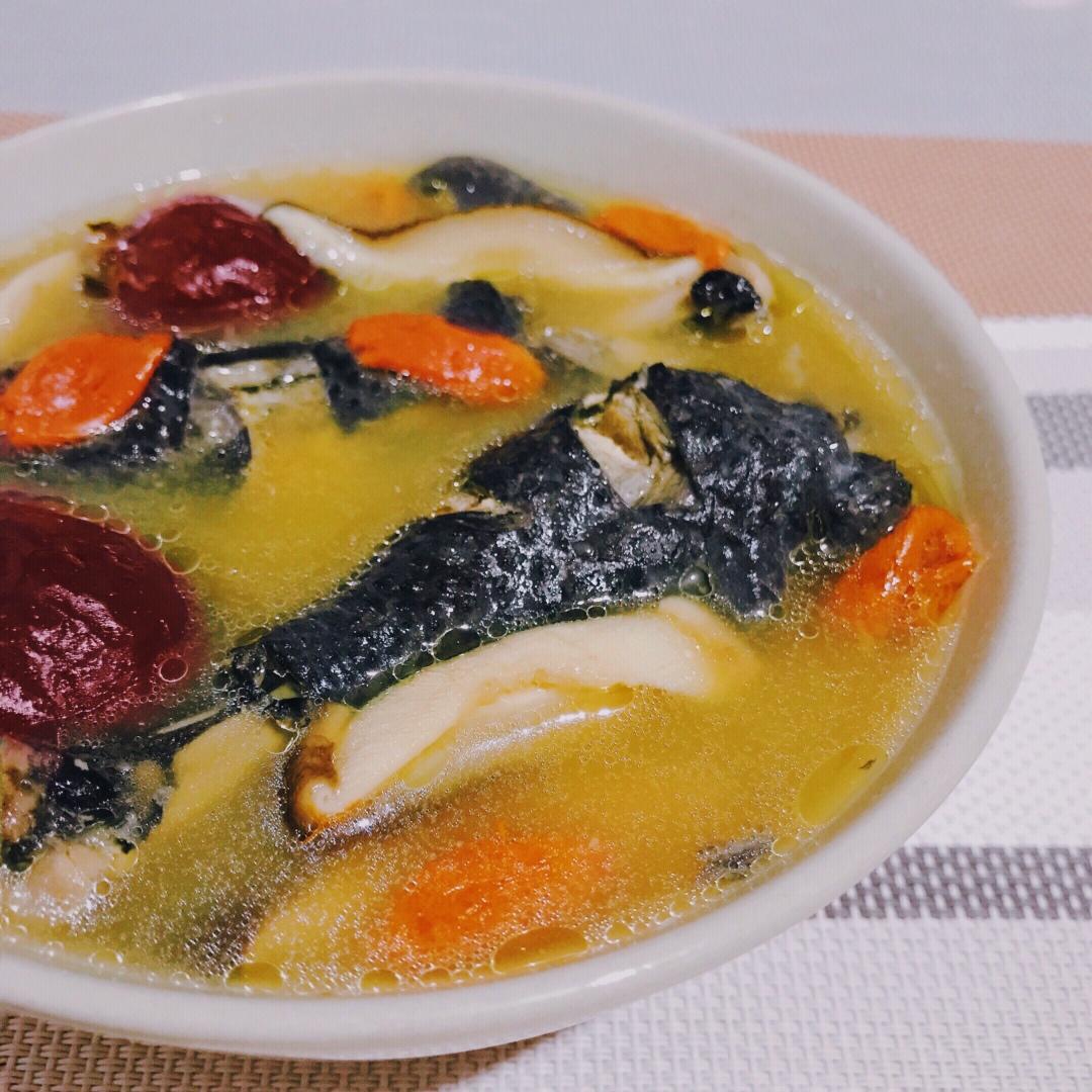 枸杞红枣乌鸡汤