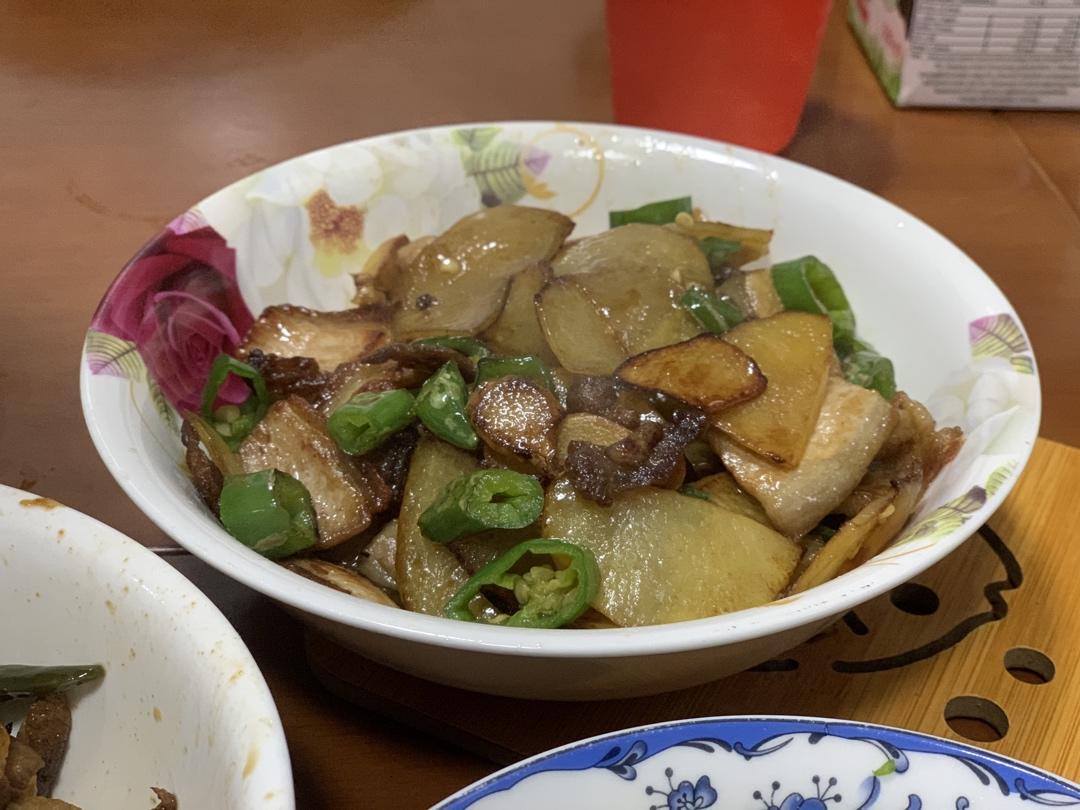 青椒土豆片炒肉