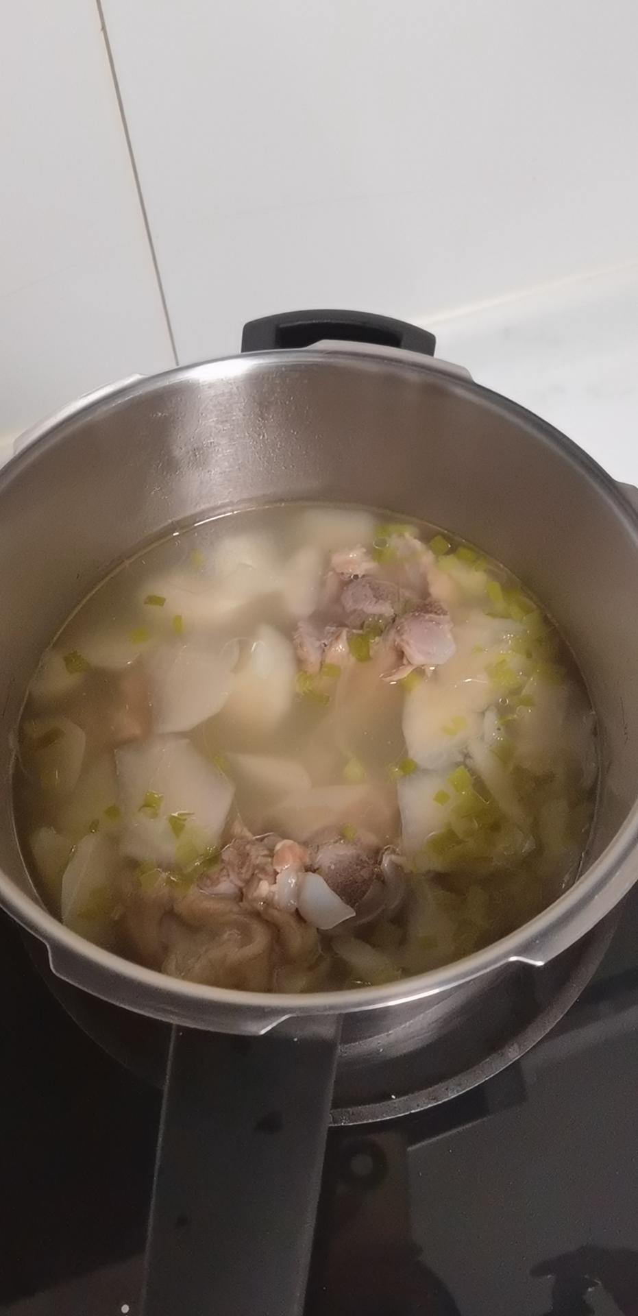 萝卜筒子骨汤（高压锅省时节能版）