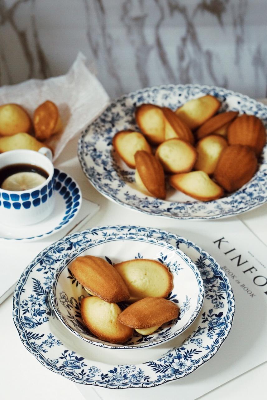 玛德琳（蓝带方）